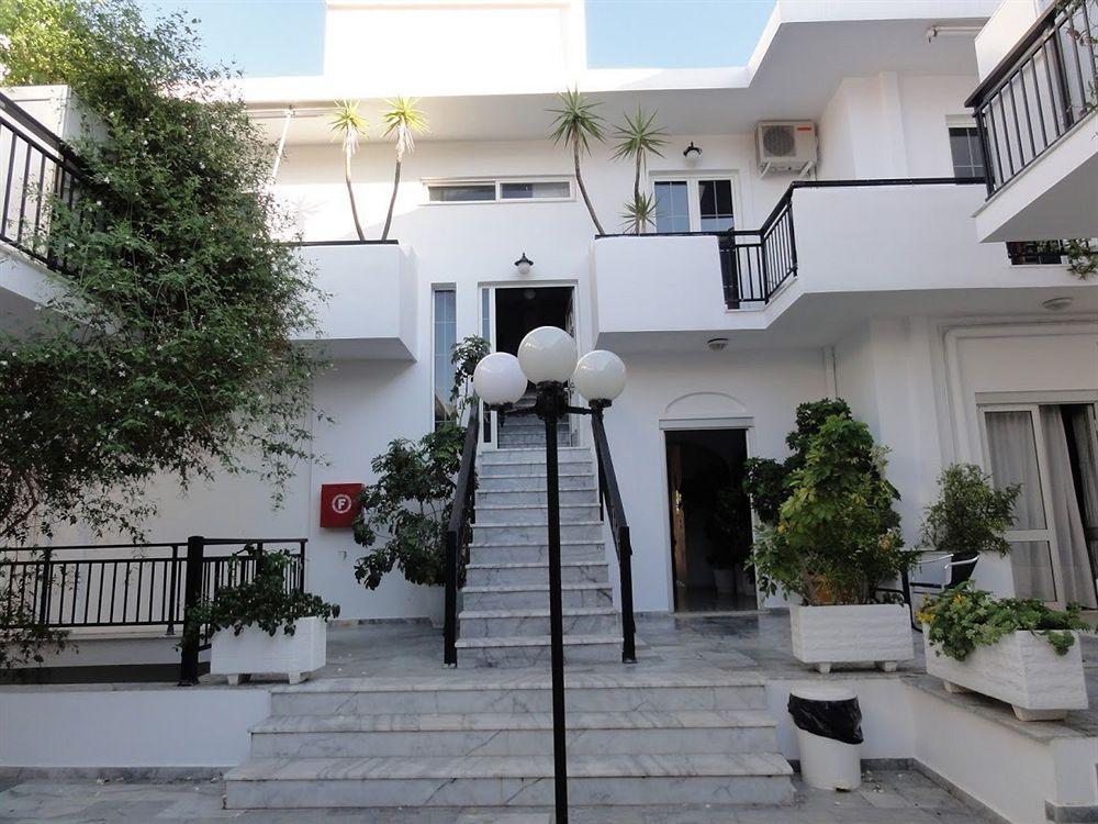 Hotel Athina Каравомилос Экстерьер фото