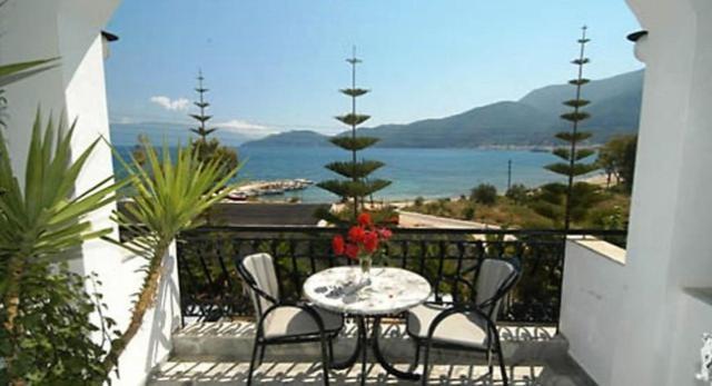 Hotel Athina Каравомилос Экстерьер фото