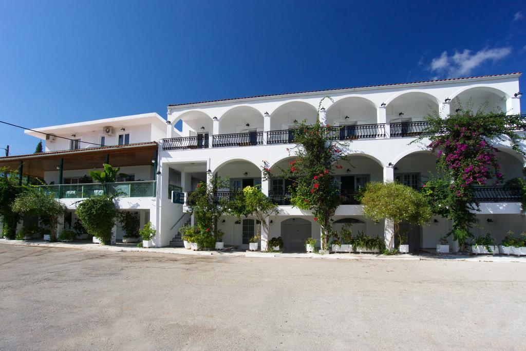 Hotel Athina Каравомилос Экстерьер фото