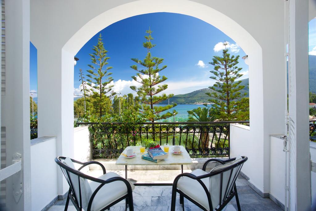 Hotel Athina Каравомилос Экстерьер фото