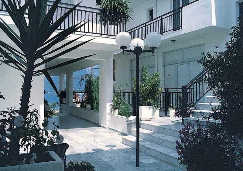 Hotel Athina Каравомилос Экстерьер фото