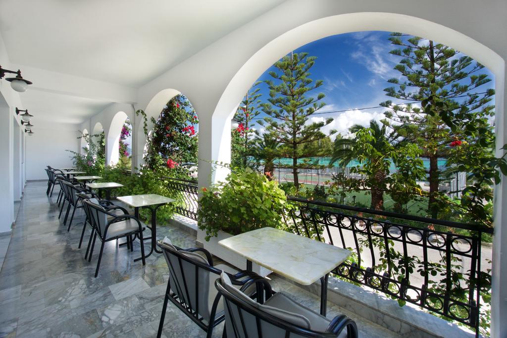 Hotel Athina Каравомилос Экстерьер фото