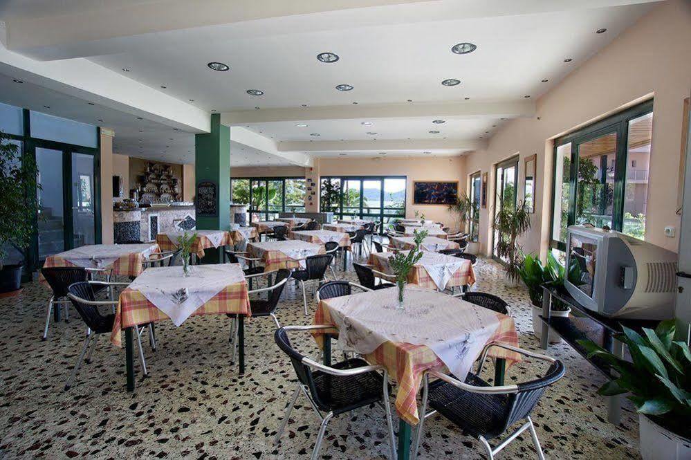 Hotel Athina Каравомилос Экстерьер фото