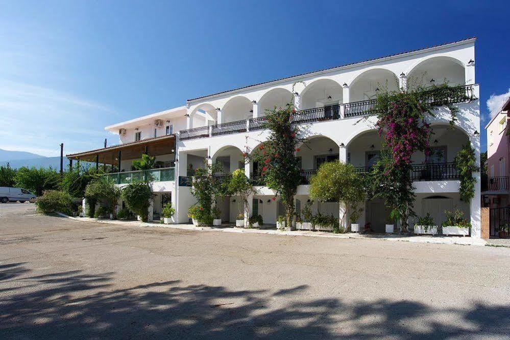 Hotel Athina Каравомилос Экстерьер фото