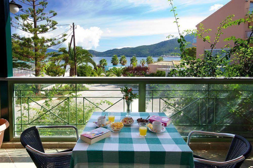 Hotel Athina Каравомилос Экстерьер фото