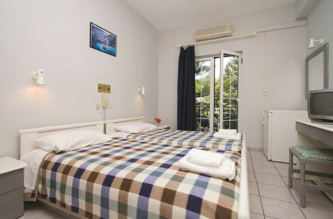 Hotel Athina Каравомилос Экстерьер фото