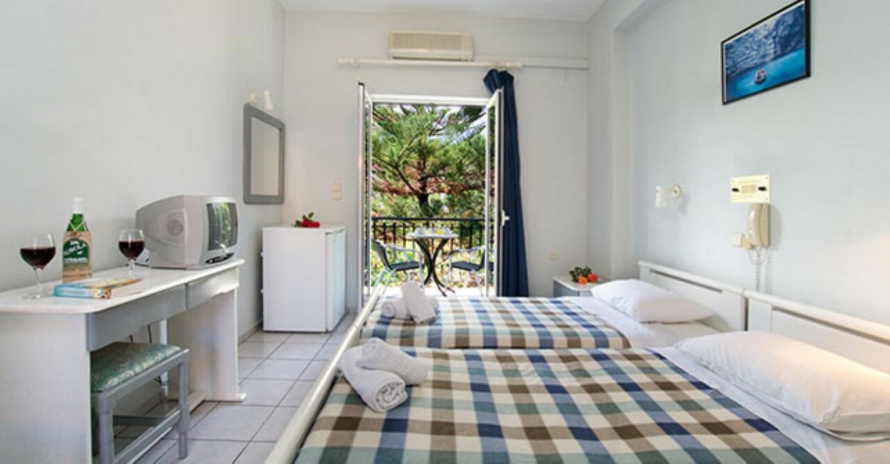 Hotel Athina Каравомилос Экстерьер фото