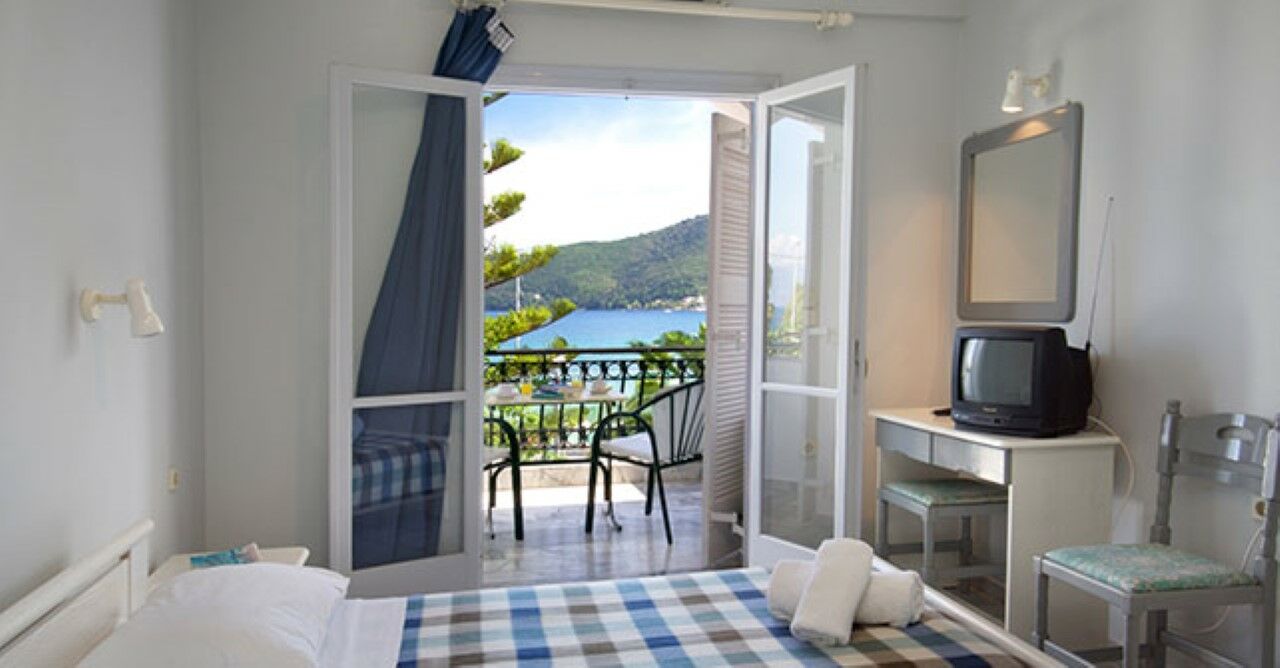 Hotel Athina Каравомилос Экстерьер фото